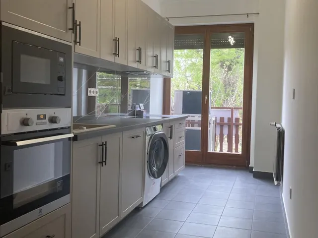 Kiadó lakás Debrecen, Nagyerdő 93 nm