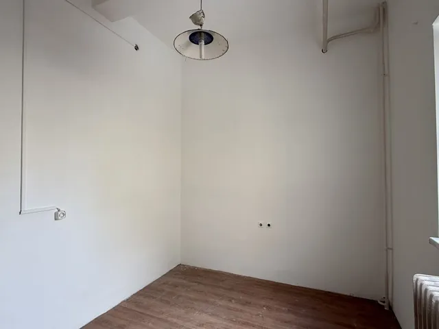 Kiadó kereskedelmi és ipari ingatlan Debrecen, Burgundia 15 nm