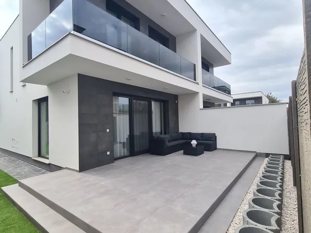 Kiadó ház Debrecen, Nyulas 114 nm