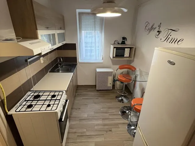 Kiadó lakás Debrecen, Nagyerdőalja 56 nm