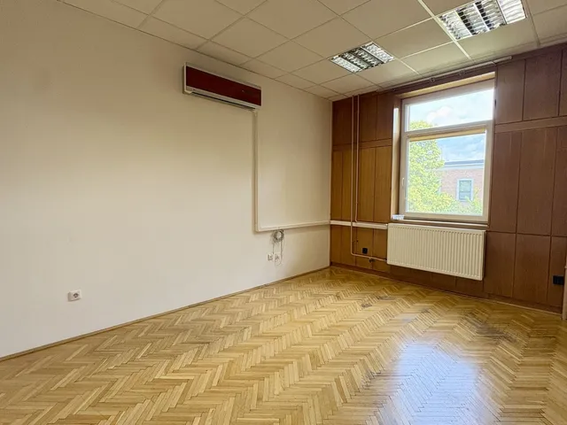 Kiadó kereskedelmi és ipari ingatlan Debrecen, Júliatelep 19 nm