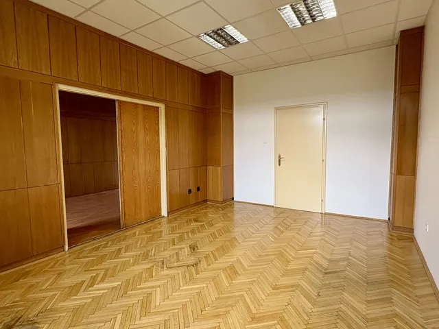 Kiadó kereskedelmi és ipari ingatlan Debrecen, Júliatelep 19 nm