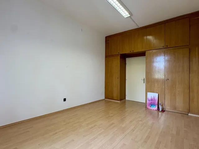 Kiadó kereskedelmi és ipari ingatlan Debrecen, Júliatelep 19 nm