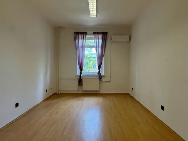 Kiadó kereskedelmi és ipari ingatlan Debrecen, Júliatelep 19 nm
