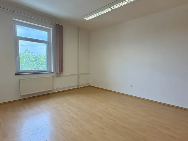 Kiadó kereskedelmi és ipari ingatlan Debrecen, Júliatelep 21 nm