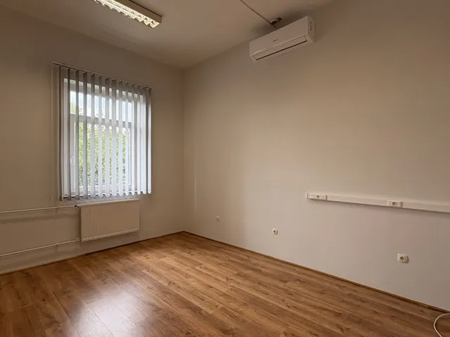 Kiadó kereskedelmi és ipari ingatlan Debrecen, Júliatelep 19 nm