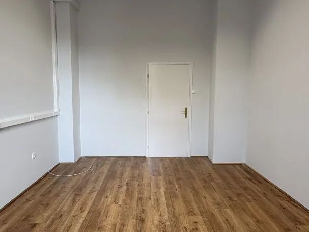 Kiadó kereskedelmi és ipari ingatlan Debrecen, Júliatelep 19 nm