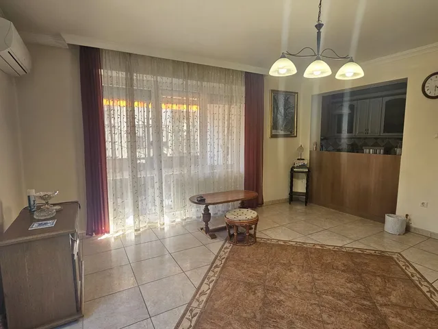Eladó lakás Debrecen, Széchenyikert 97 nm