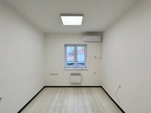 Kiadó kereskedelmi és ipari ingatlan Debrecen, Vargakert 122 nm