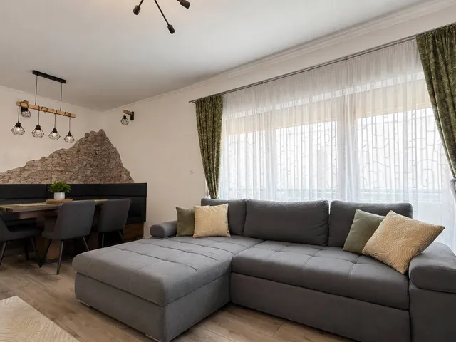 Kiadó lakás Debrecen, Belváros 180 nm