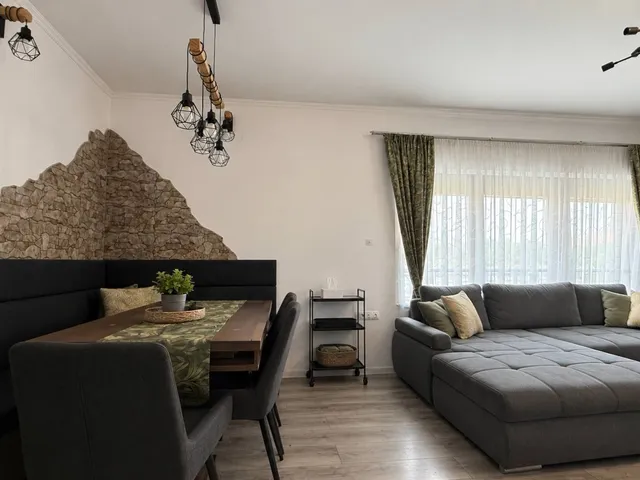 Kiadó lakás Debrecen, Belváros 180 nm