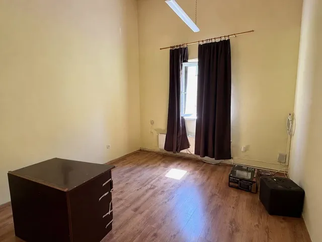 Kiadó kereskedelmi és ipari ingatlan Debrecen, Burgundia 27 nm