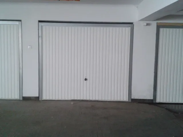 Kiadó garázs Debrecen, Sámsonikert 18 nm