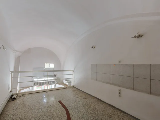 Kiadó kereskedelmi és ipari ingatlan Debrecen, Belváros 34 nm