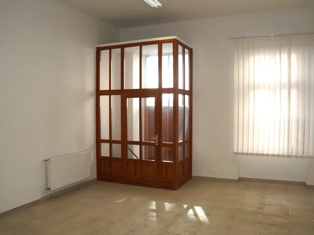 Kiadó kereskedelmi és ipari ingatlan Debrecen, Belváros 48 nm