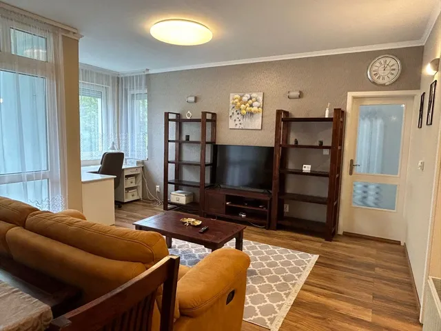 Kiadó lakás Debrecen, Nagyerdő 62 nm
