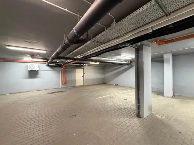 Kiadó garázs Debrecen, Belváros 18 nm