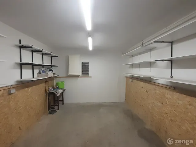 Kiadó garázs Debrecen, Újkert 17 nm