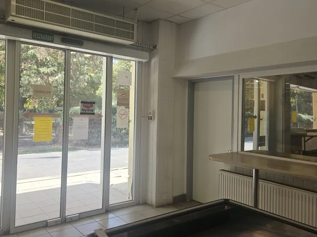 Kiadó kereskedelmi és ipari ingatlan Debrecen, Vénkert 300 nm
