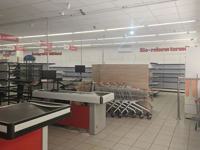 Kiadó kereskedelmi és ipari ingatlan Debrecen, Vénkert 300 nm