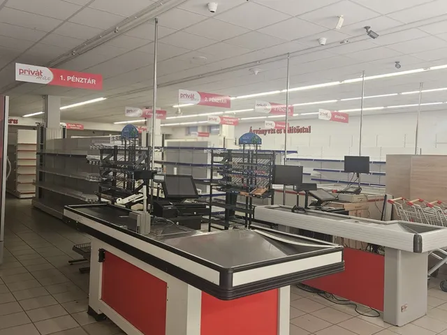 Kiadó kereskedelmi és ipari ingatlan Debrecen, Vénkert 300 nm