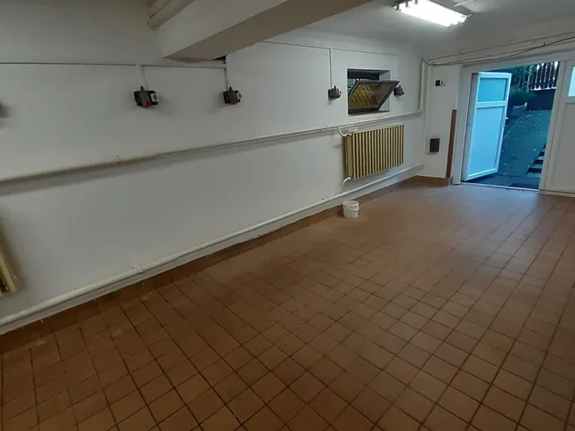 Kiadó kereskedelmi és ipari ingatlan Debrecen, Pércsikert 72 nm