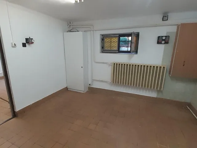 Kiadó kereskedelmi és ipari ingatlan Debrecen, Pércsikert 72 nm