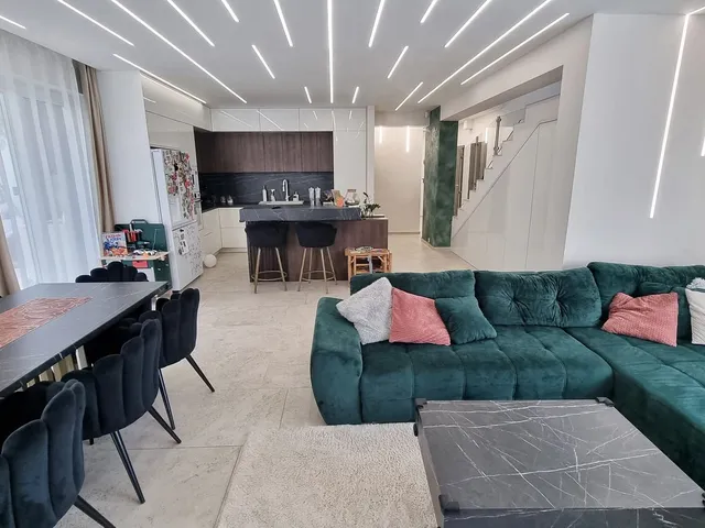 Eladó ház Nyíregyháza, Oros 215 nm