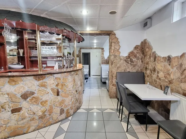 Eladó kereskedelmi és ipari ingatlan Nyíregyháza, Belváros 100 nm