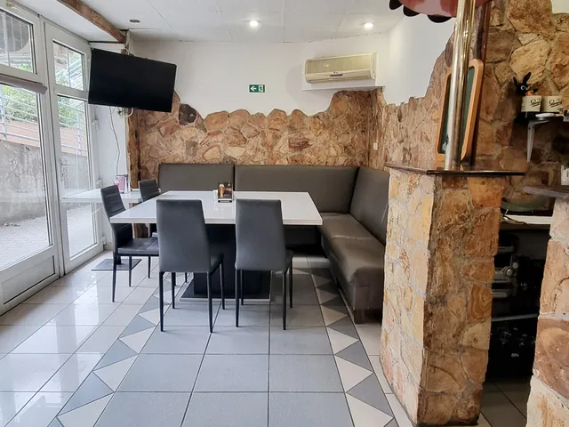 Kiadó kereskedelmi és ipari ingatlan Nyíregyháza, Belváros 100 nm