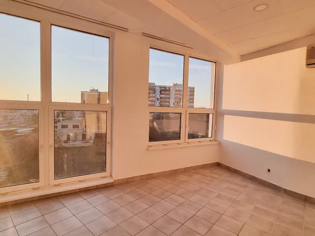 Eladó kereskedelmi és ipari ingatlan Nyíregyháza, Belváros 60 nm