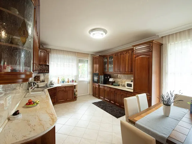 Eladó ház Nyíregyháza, Sóstógyógyfürdő 240 nm