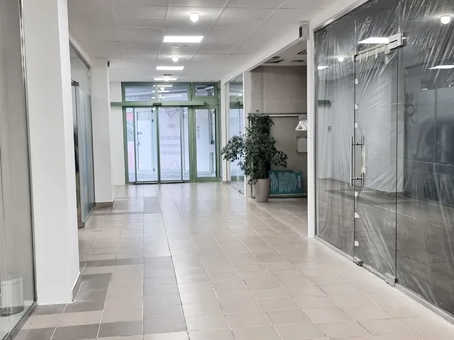 Eladó kereskedelmi és ipari ingatlan Nyíregyháza, Belváros, Kossuth tér  35 nm