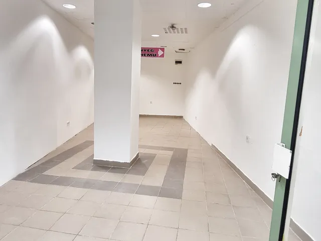 Eladó kereskedelmi és ipari ingatlan Nyíregyháza, Belváros, Kossuth tér  35 nm