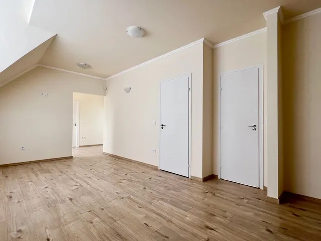 Kiadó kereskedelmi és ipari ingatlan Nyíregyháza, Oros 120 nm