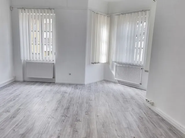 Eladó kereskedelmi és ipari ingatlan Nyíregyháza, Belváros, Dózsa György utca  300 nm