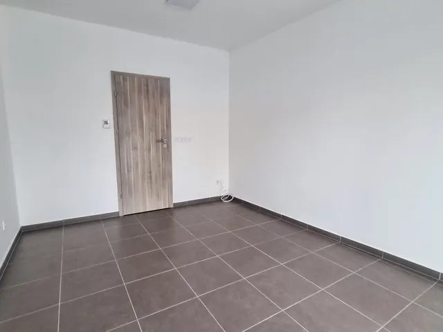 Eladó kereskedelmi és ipari ingatlan Nyíregyháza, Belváros 18 nm