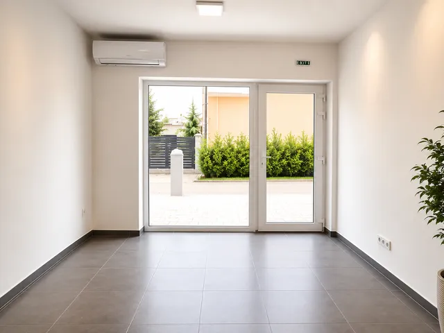 Eladó kereskedelmi és ipari ingatlan Nyíregyháza, Belváros 18 nm