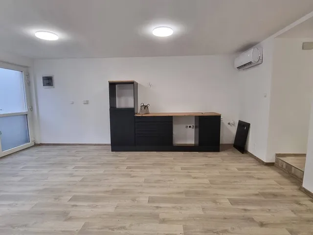 Eladó kereskedelmi és ipari ingatlan Nyíregyháza, Belváros 61 nm