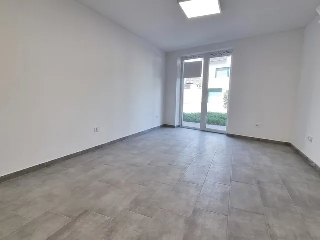 Kiadó kereskedelmi és ipari ingatlan Nyíregyháza, Belváros 45 nm