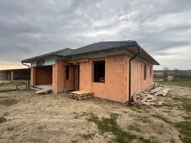 Eladó ház Környe 192 nm