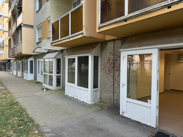 Eladó kereskedelmi és ipari ingatlan Mosonmagyaróvár, Városközpont 55 nm