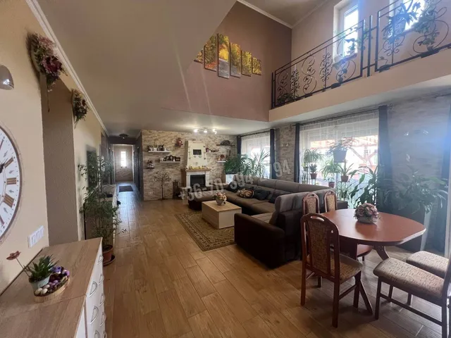 Eladó ház Oroszlány, Borbálatelep 270 nm