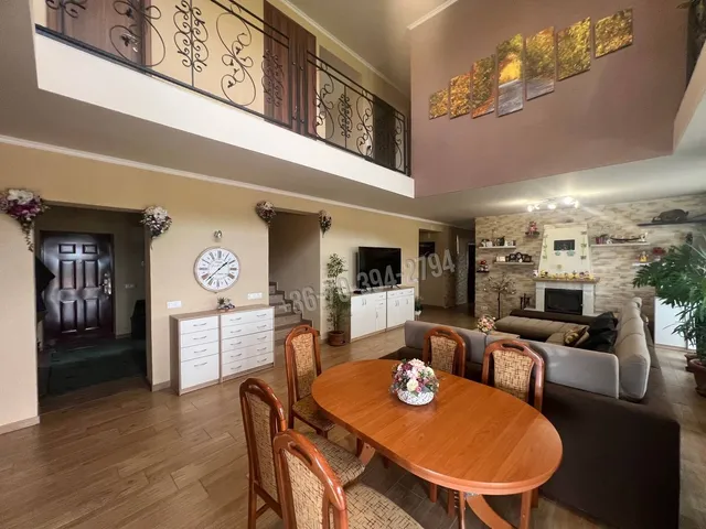 Eladó ház Oroszlány, Borbálatelep 270 nm