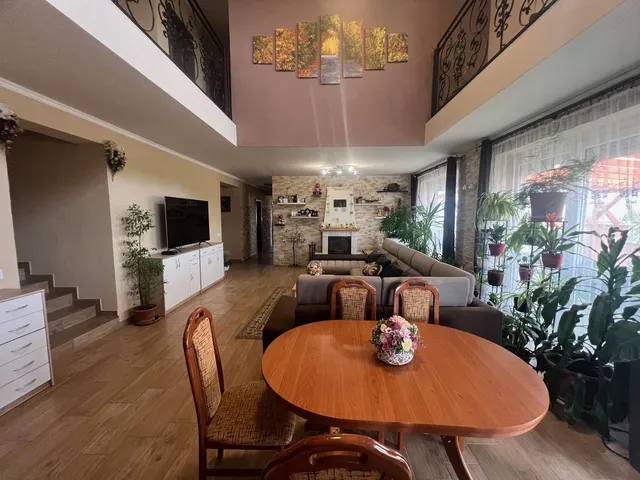 Eladó ház Oroszlány, Borbálatelep 270 nm