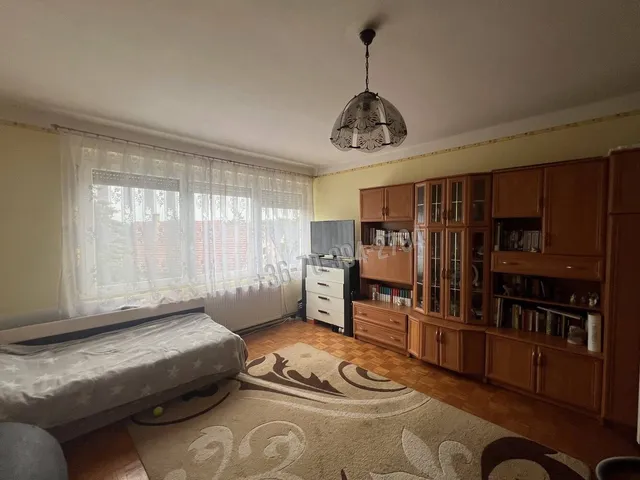 Eladó lakás Környe 64 nm