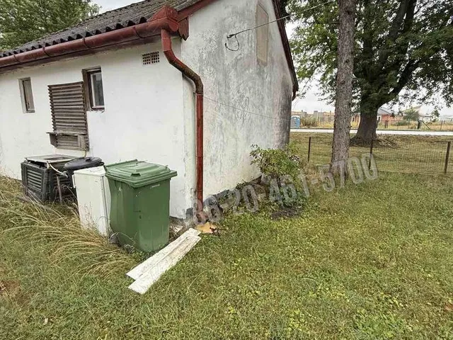 Eladó üdülő és hétvégi ház Lipót 21 nm