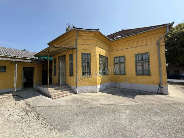 Eladó kereskedelmi és ipari ingatlan Tata, Tóváros 466 nm