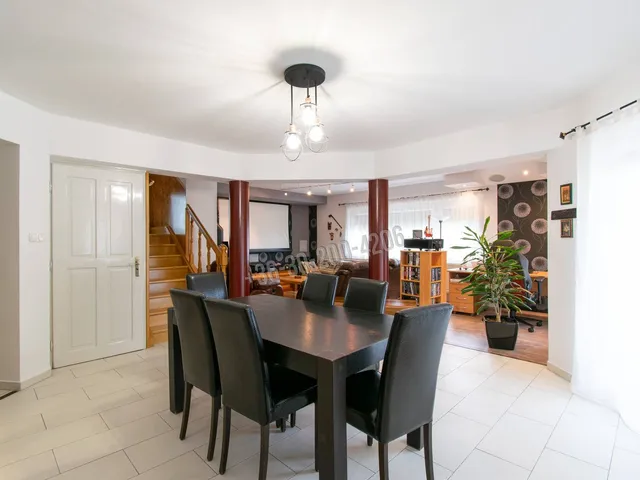 Eladó ház Feketeerdő 138 nm