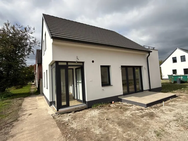 Eladó ház Levél, Petőfi Sándor utca 92 nm